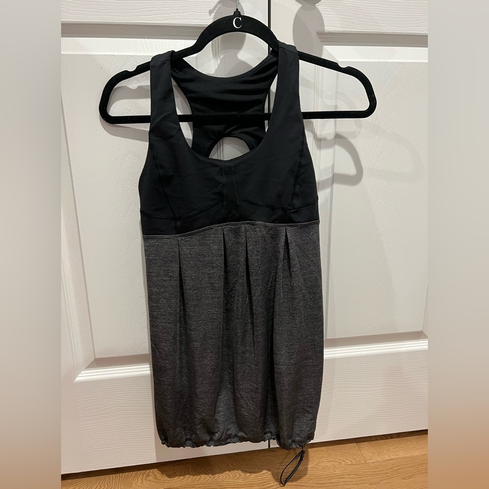 Lululemon workout top with built in bra. Great condition